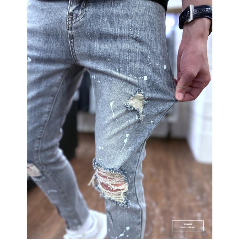 『新品上市』重磅潑漆破壞拉鍊小直筒牛仔褲 淺刷色 牛仔破褲 顯瘦修身窄管 補丁破壞 牛仔褲(NOF23023833)-細節圖5