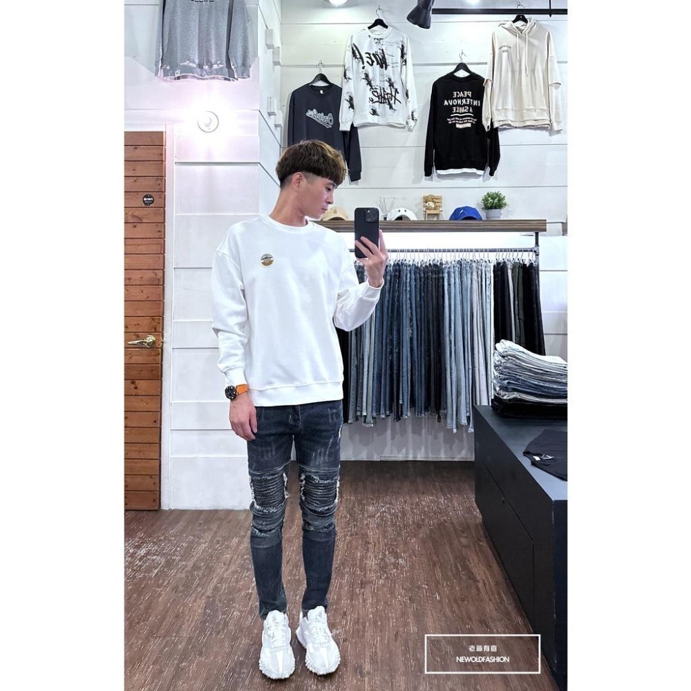 『老爺有喜』重磅深藍機車補丁小直筒 機車褲 彈性抽鬚 牛仔破褲 顯瘦修身窄管 補丁破壞牛仔褲(NOF22093681)-細節圖3