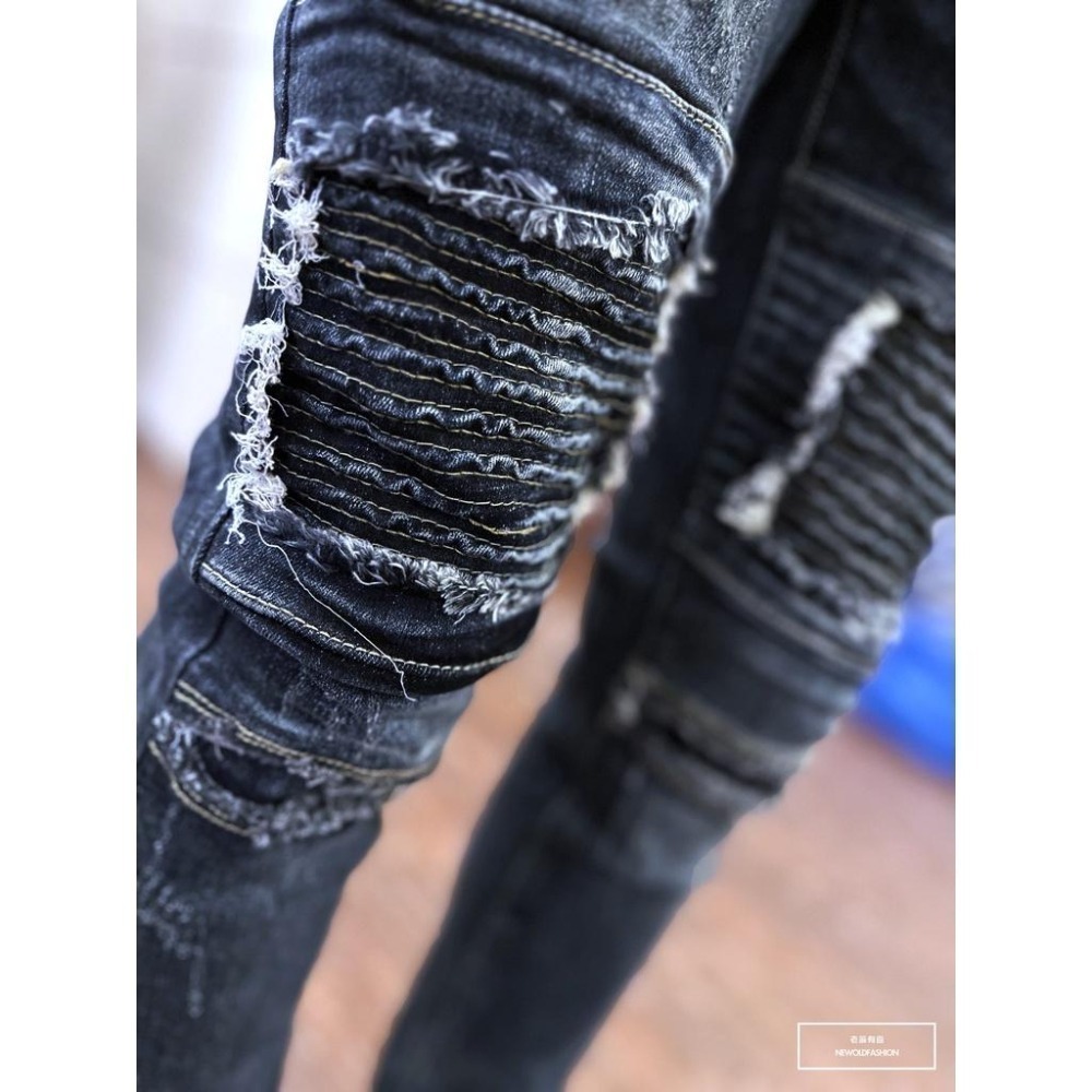 『老爺有喜』重磅深藍機車補丁小直筒 機車褲 彈性抽鬚 牛仔破褲 顯瘦修身窄管 補丁破壞牛仔褲(NOF22093681)-細節圖5