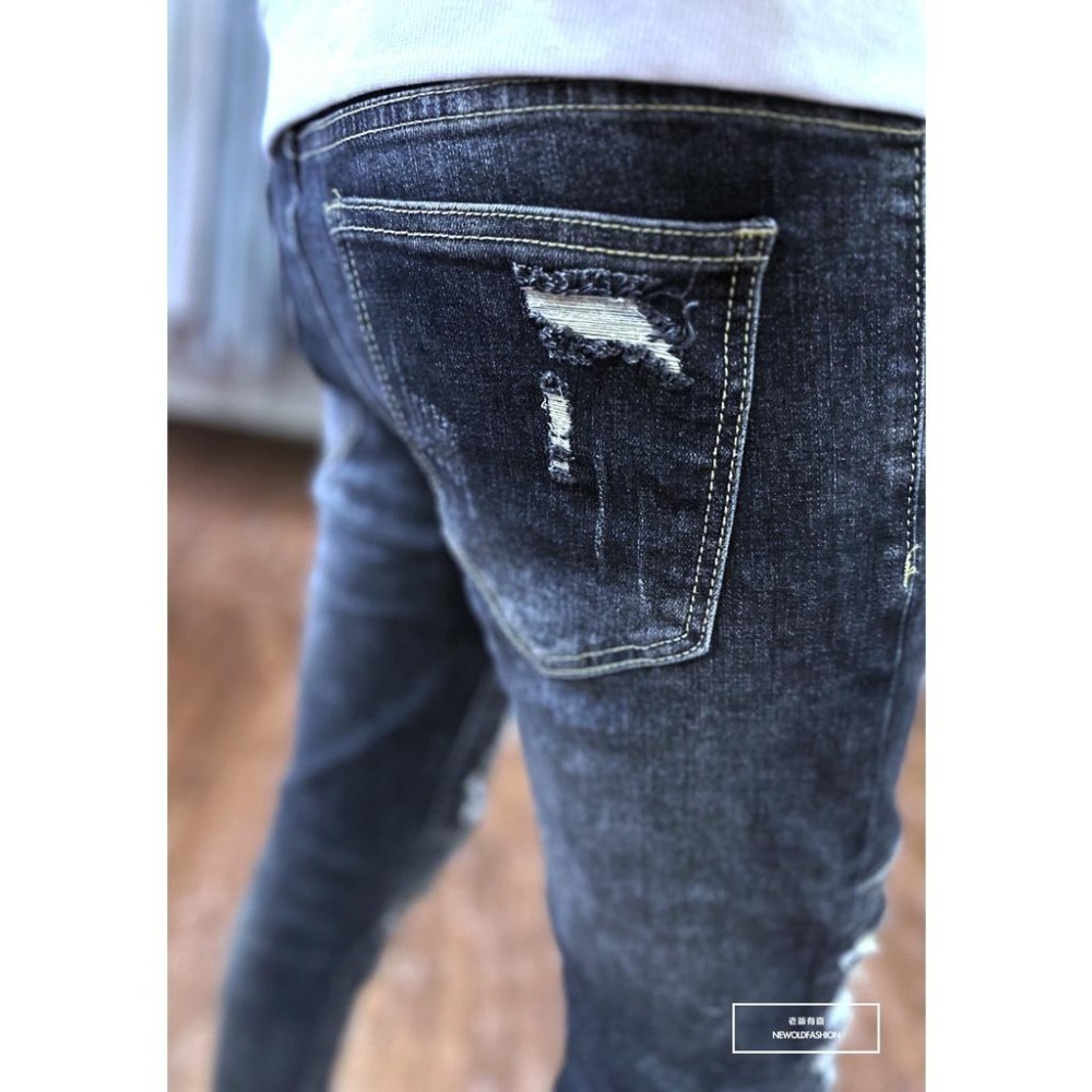 『老爺有喜』重磅深藍機車補丁小直筒 機車褲 彈性抽鬚 牛仔破褲 顯瘦修身窄管 補丁破壞牛仔褲(NOF22093681)-細節圖6