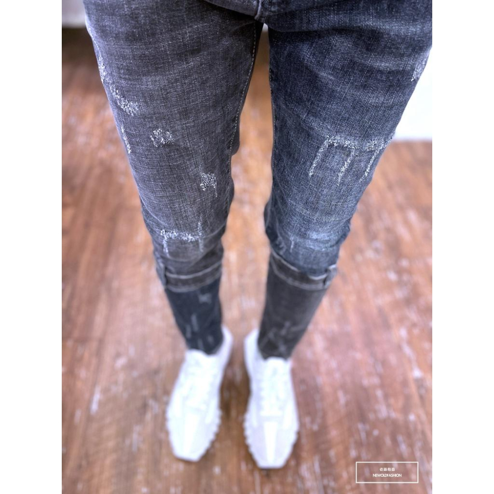 『老爺有喜』重磅雙色拼接貓抓小直筒褲 燻黑 彈性抽鬚 牛仔破褲 顯瘦修身窄管 補丁破壞牛仔褲(NOF22083631)-細節圖2