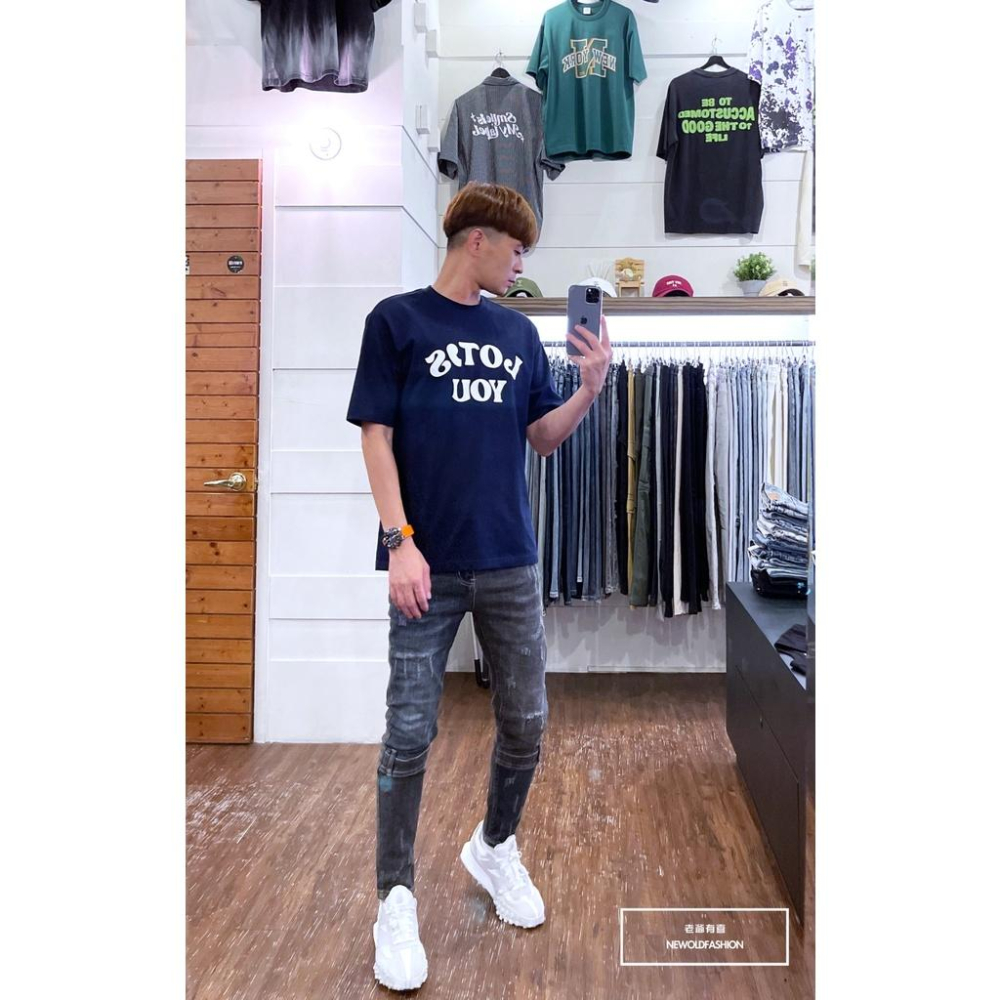 『老爺有喜』重磅雙色拼接貓抓小直筒褲 燻黑 彈性抽鬚 牛仔破褲 顯瘦修身窄管 補丁破壞牛仔褲(NOF22083631)-細節圖4