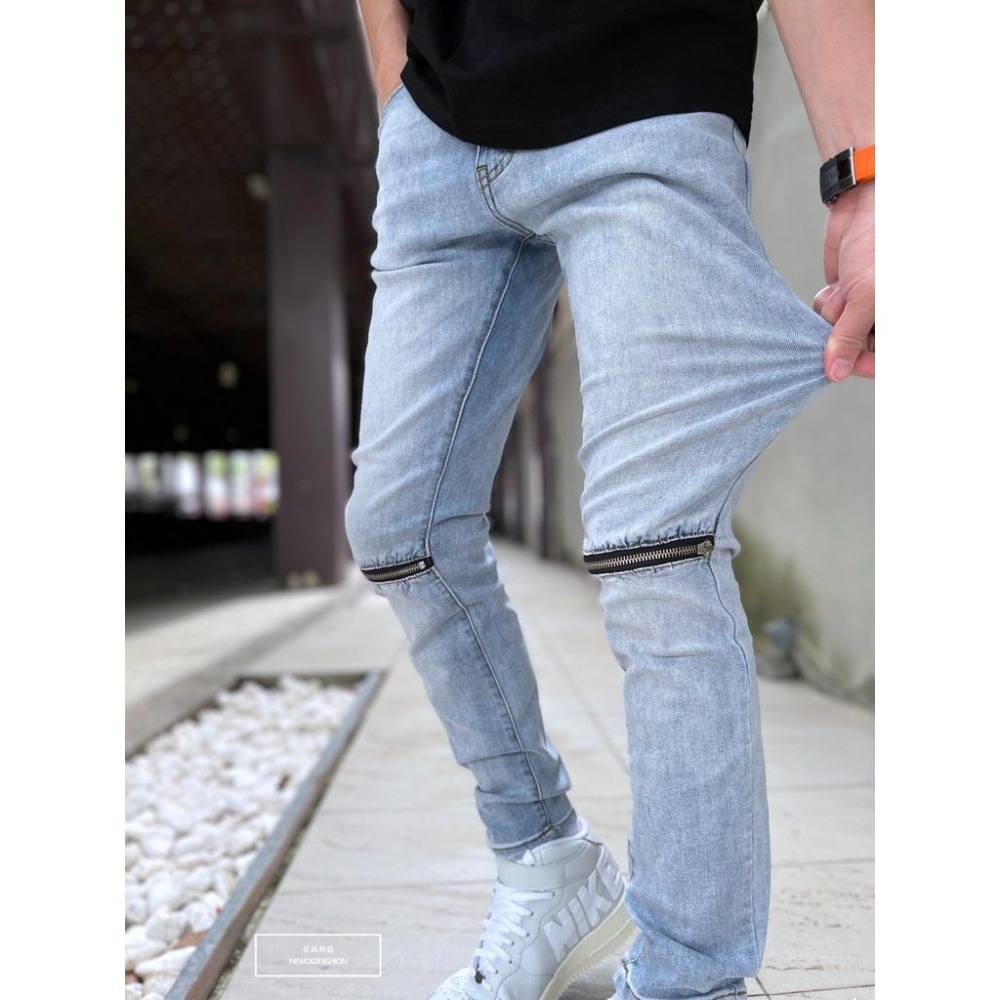 『老爺有喜』重磅淺刷白膝拉鍊小直筒褲 機車褲 彈性抽鬚 牛仔破褲 顯瘦修身窄管 補丁破壞牛仔褲(NOF2107L623)-細節圖2