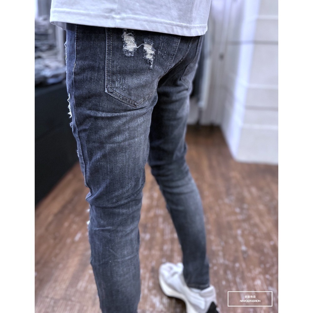 『老爺有喜』重磅五洞皮革機車補丁小直筒(NOF23085022) 彈性抽鬚 深色牛仔破褲 顯瘦修身窄管 補丁破壞牛仔褲-細節圖9