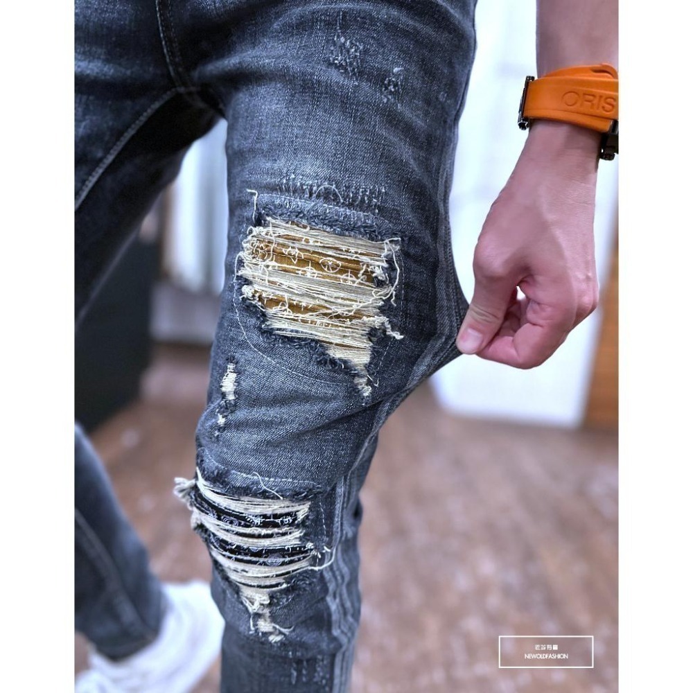 『老爺有喜』重磅彩色變形蟲補丁小直筒(NOF23085065)彈性抽鬚 深色牛仔破褲 顯瘦修身窄管 補丁破壞牛仔褲-細節圖4