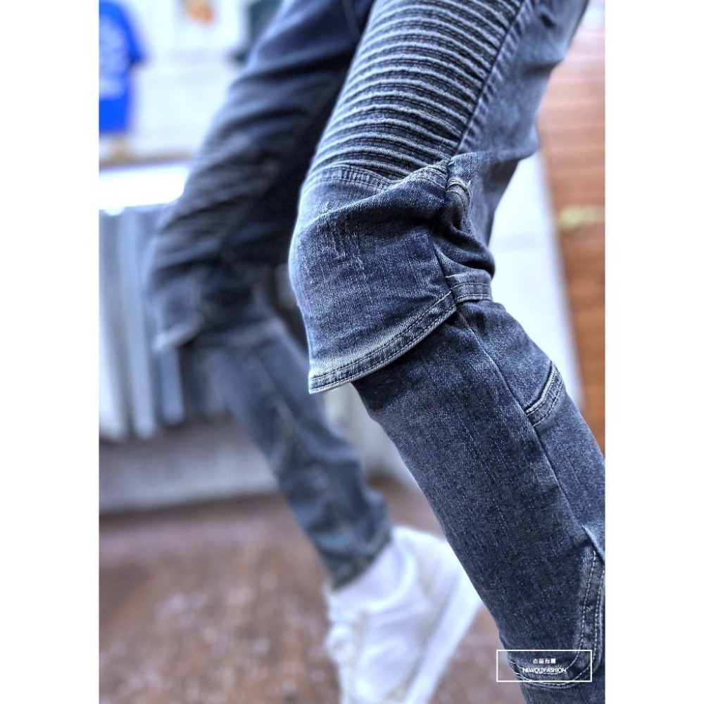 『老爺有喜』重磅深藍波浪機車補丁小直筒(NOF23085020)彈性抽鬚 深色牛仔破褲 顯瘦修身窄管 補丁破壞牛仔褲-細節圖9
