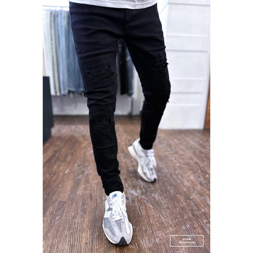『老爺有喜』重磅闇黑倒三角破壞小直筒(NOF23085101)黑褲 牛仔褲 牛仔破褲 顯瘦修身窄管 補丁破壞 深色牛仔褲-細節圖6