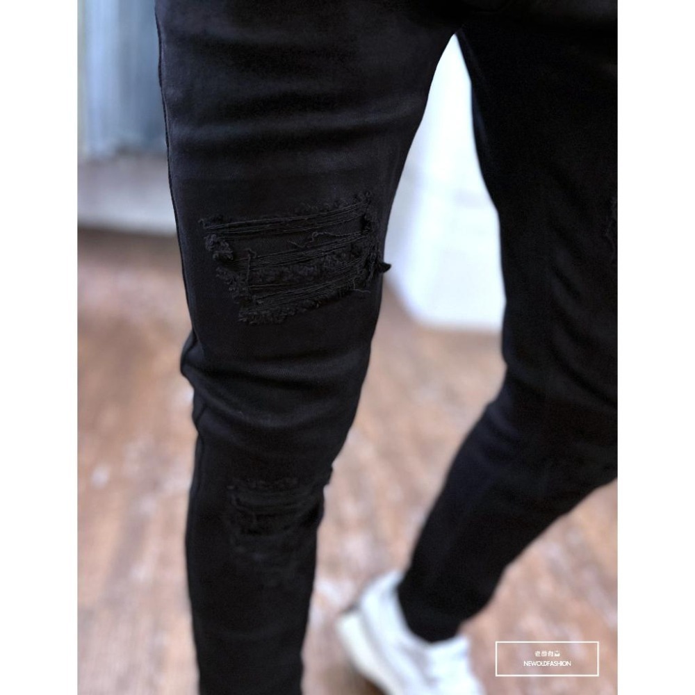 『老爺有喜』重磅闇黑倒三角破壞小直筒(NOF23085101)黑褲 牛仔褲 牛仔破褲 顯瘦修身窄管 補丁破壞 深色牛仔褲-細節圖8