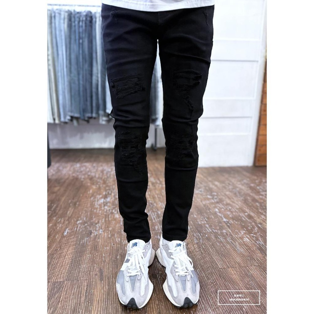『老爺有喜』重磅闇黑倒三角破壞小直筒(NOF23085101)黑褲 牛仔褲 牛仔破褲 顯瘦修身窄管 補丁破壞 深色牛仔褲-細節圖9