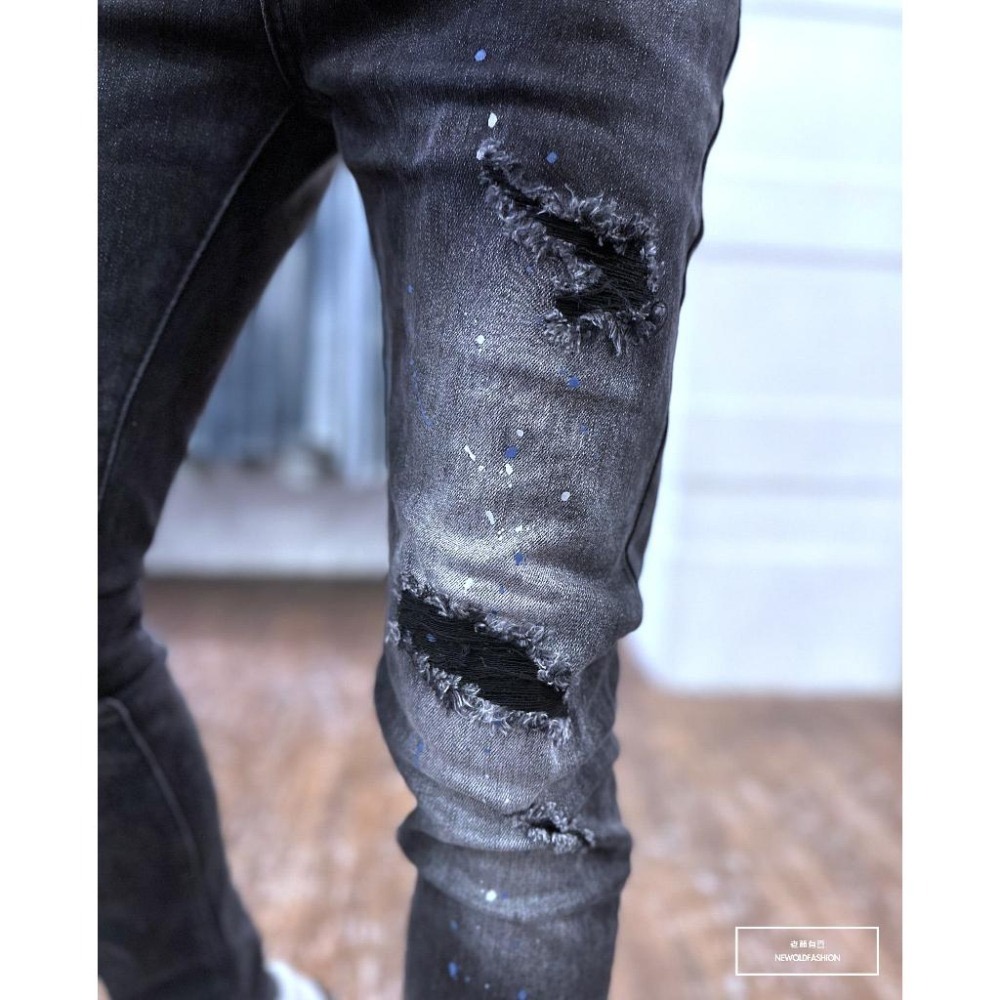 『新品上市』重磅藍白潑漆破壞小直筒(NOF23085010)黑褲 牛仔褲 牛仔破褲 顯瘦修身窄管 補丁破壞 深色牛仔褲-細節圖2