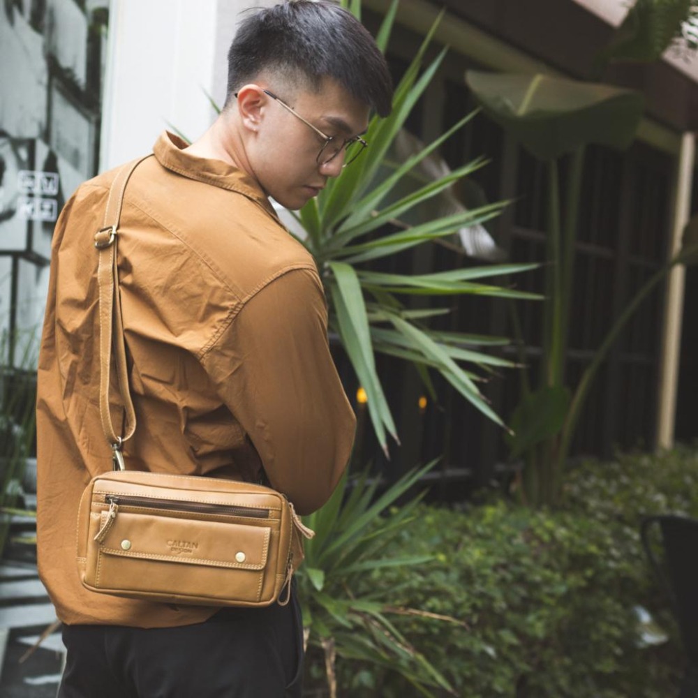 『新品上市』老爺有喜 真皮多隔層率性橫式斜背包(5203ht)-細節圖2