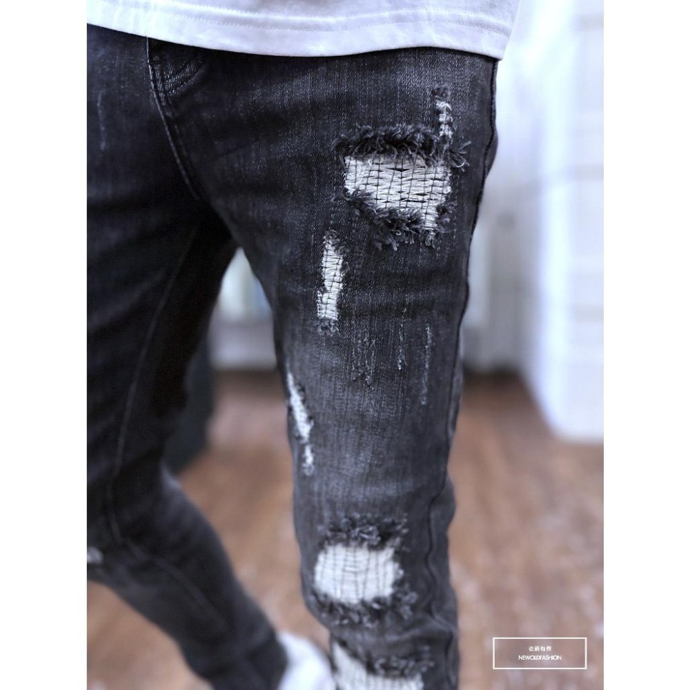 『老爺有喜』重磅燻黑車縫破壞小直筒(NOF23085092)水泥灰 彈性抽鬚 深色牛仔破褲 顯瘦修身窄管 補丁破壞牛仔褲-細節圖2