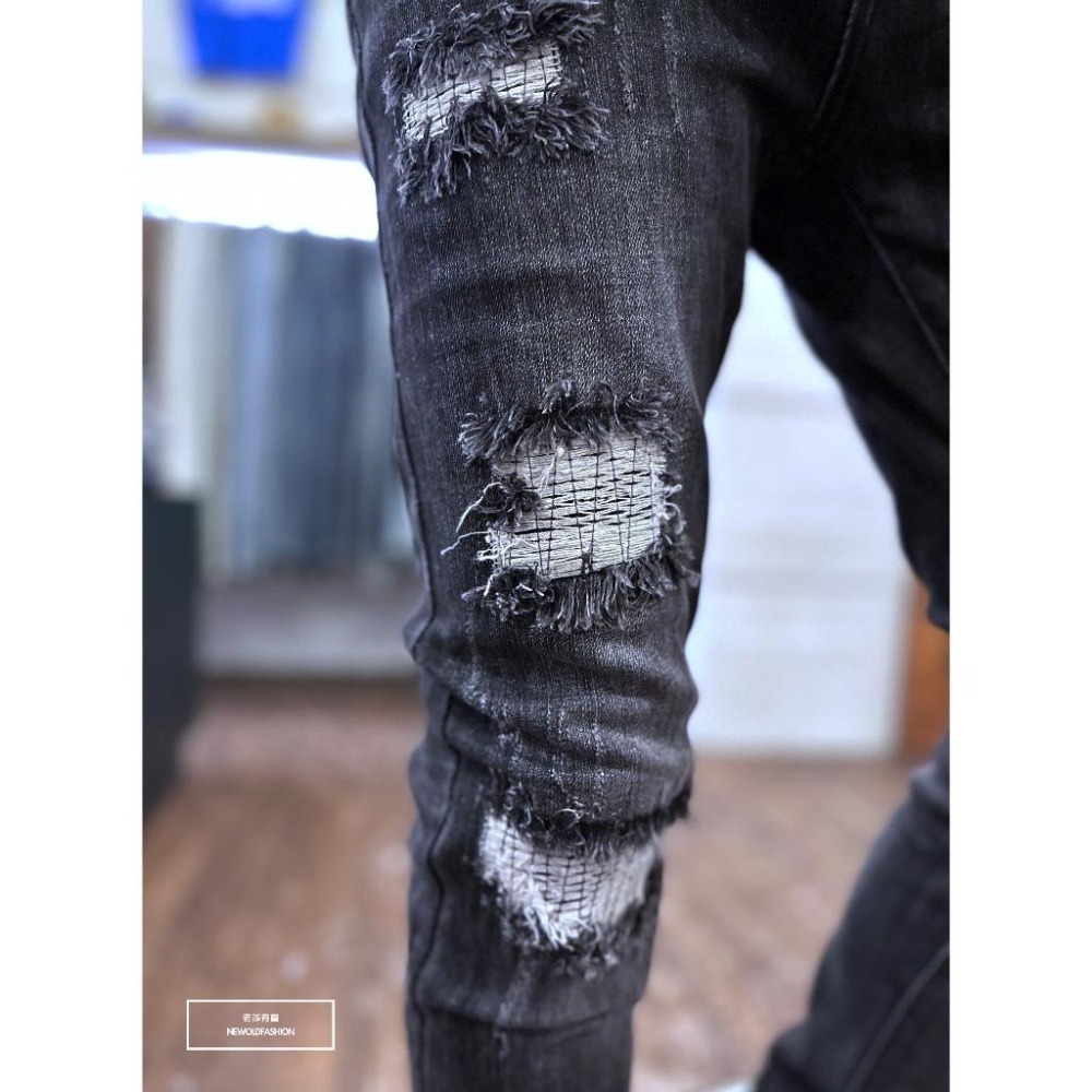 『老爺有喜』重磅燻黑車縫破壞小直筒(NOF23085092)水泥灰 彈性抽鬚 深色牛仔破褲 顯瘦修身窄管 補丁破壞牛仔褲-細節圖9