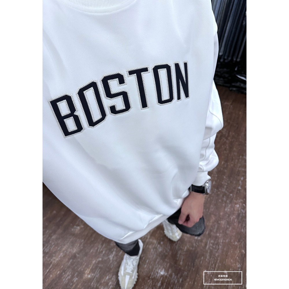 『新品上市』重磅Boston刺繡大學T-白(NOF2309B5532)-細節圖9