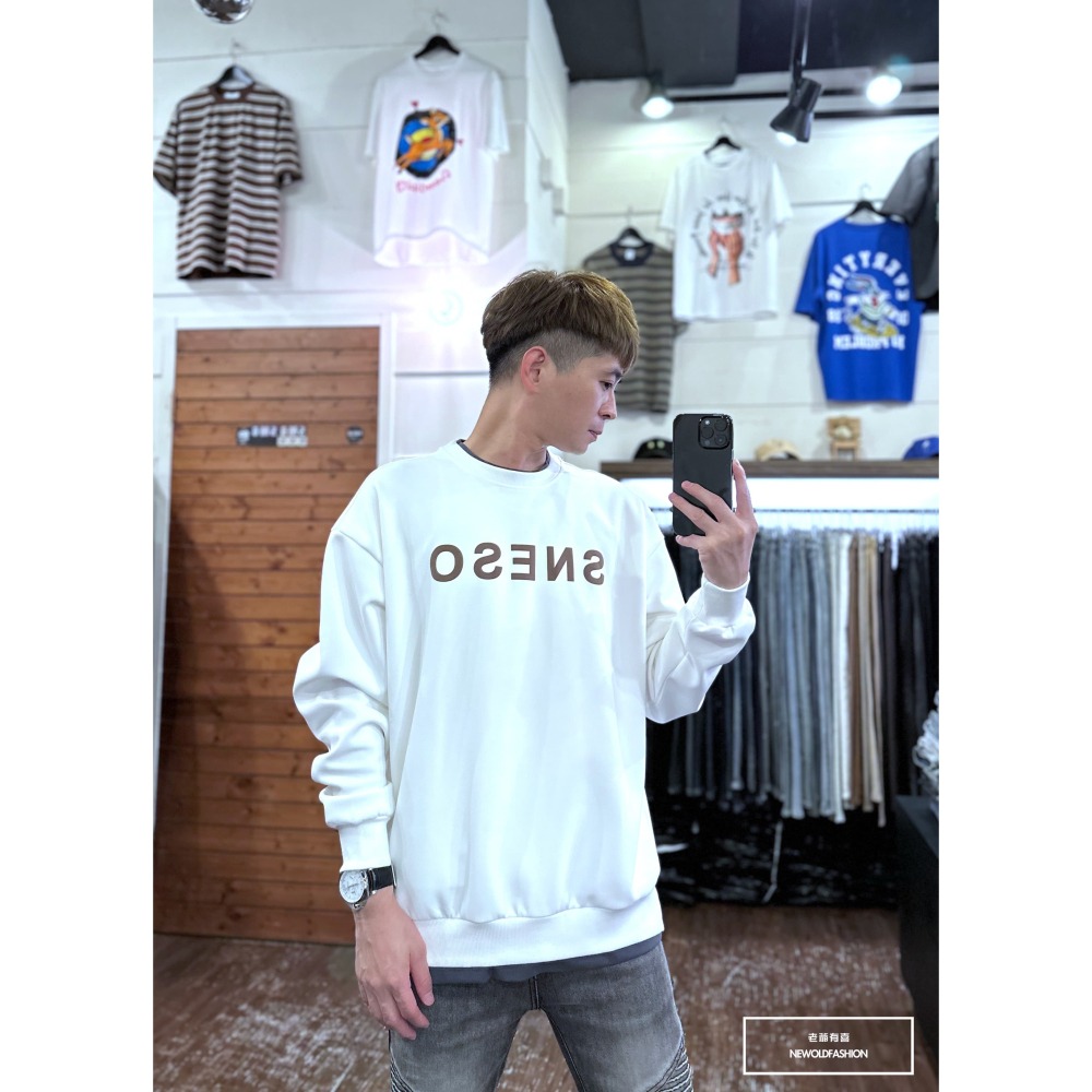 『新品上市』重磅SNESO拼接大學T-白(NOF2309B5530)-細節圖2