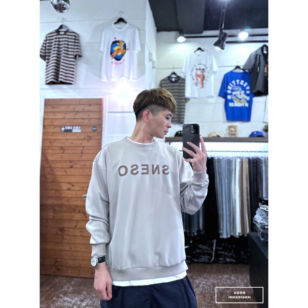 『新品上市』重磅SNESO拼接大學T-卡其(NOF2309B5530)-細節圖4