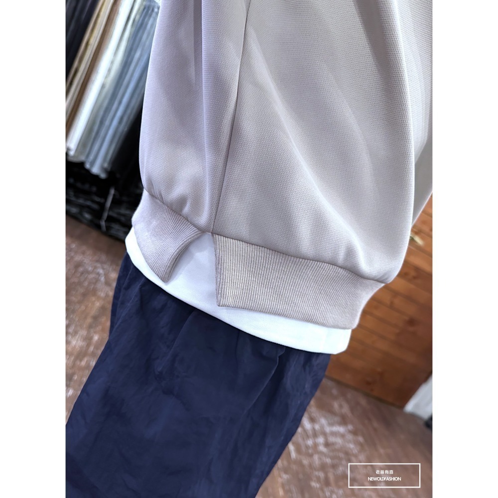 『新品上市』重磅SNESO拼接大學T-卡其(NOF2309B5530)-細節圖8