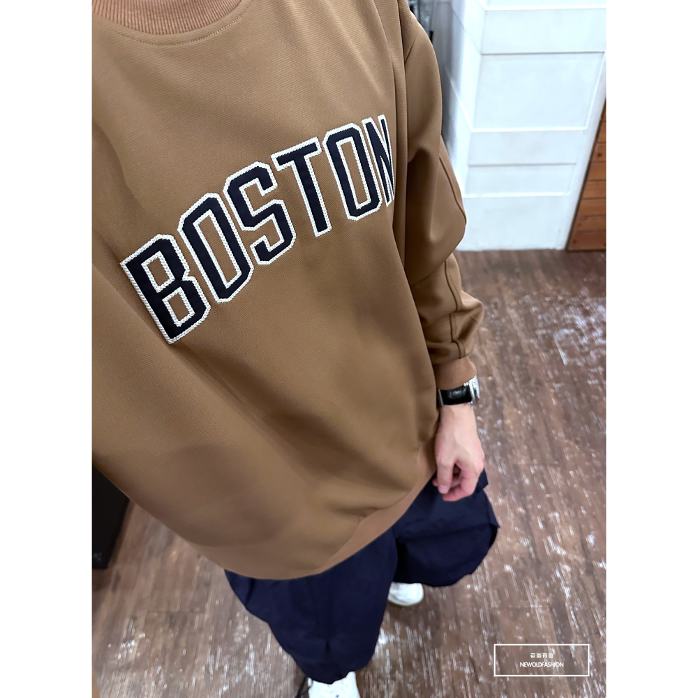 『新品上市』重磅Boston刺繡大學T-白(NOF2309B5532)-細節圖8