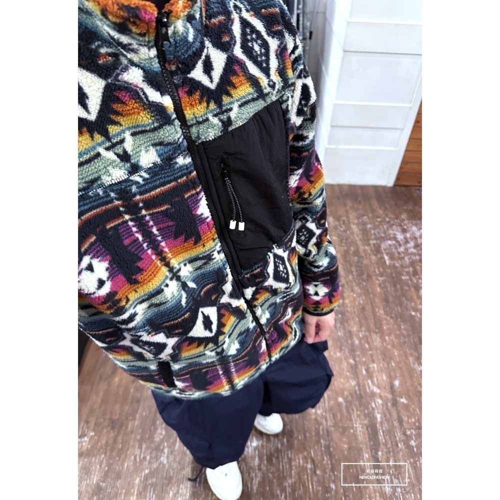 『新品上市』重磅民族風拉鍊口袋拼接外套-紫(NOF23095263)-細節圖3