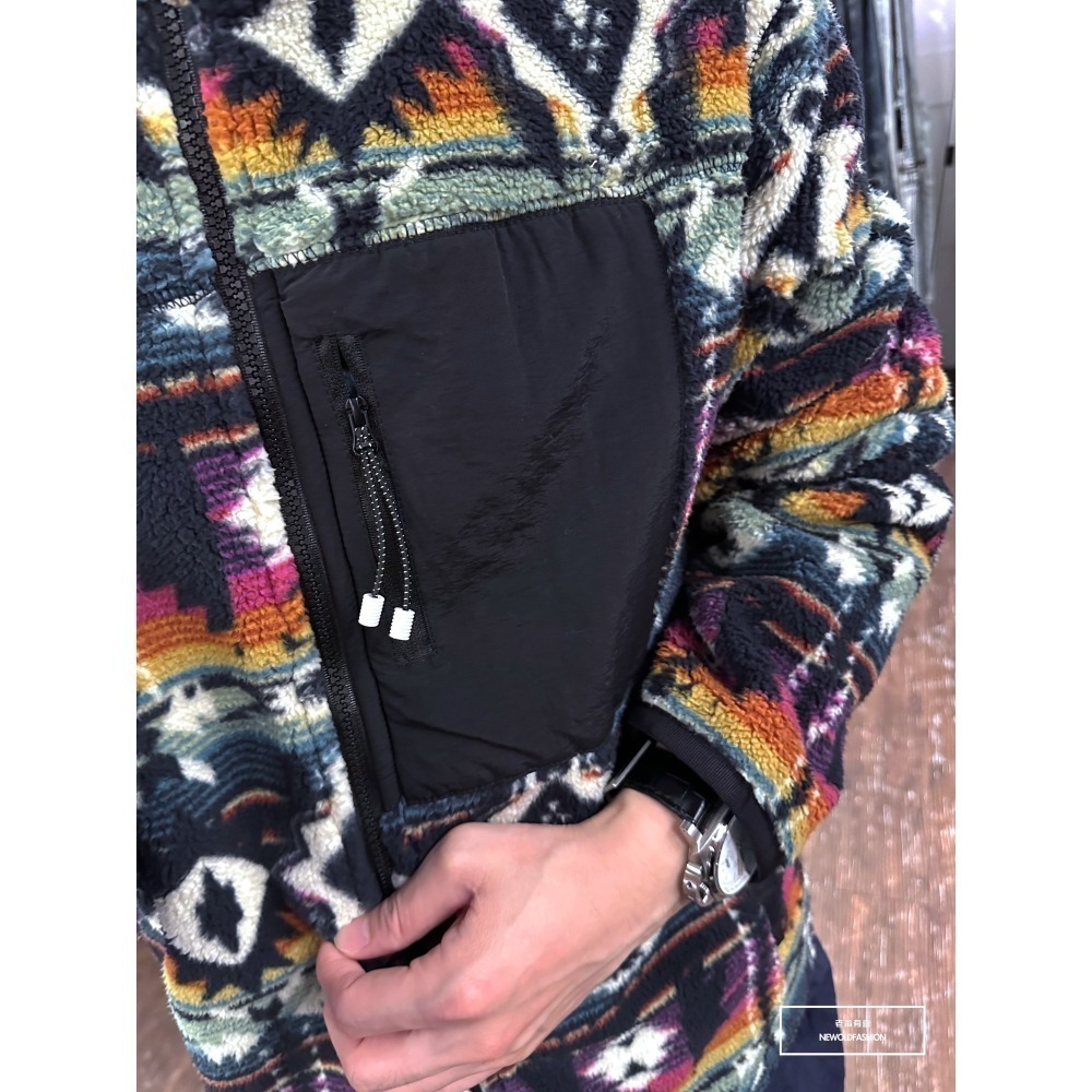 『新品上市』重磅民族風拉鍊口袋拼接外套-紫(NOF23095263)-細節圖8