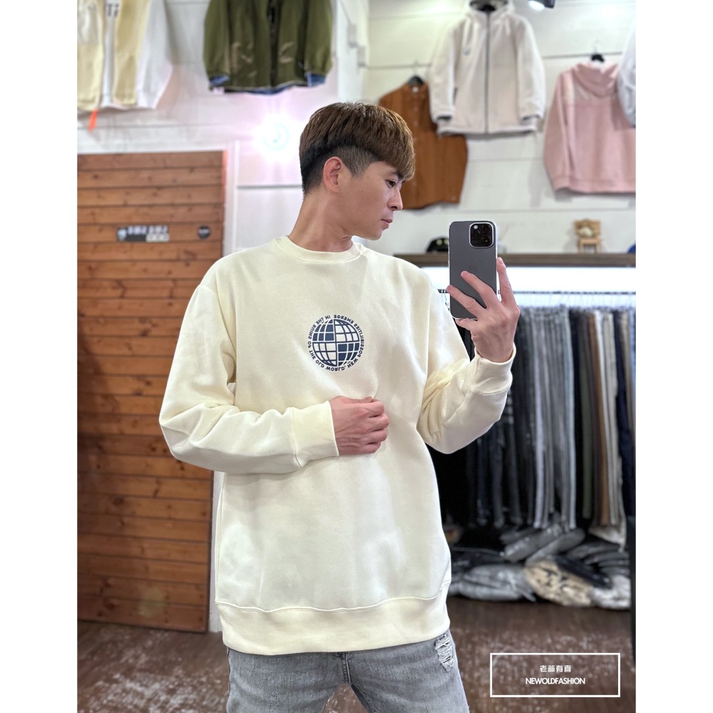 『新品上市』重磅NEW色塊地球刷毛大學T-米(NOF231188014)-細節圖2