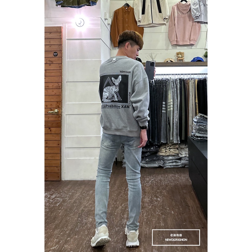 『新品上市』重磅三角埃及貓刷毛大學T-淺灰(NOF2311F011)-細節圖5