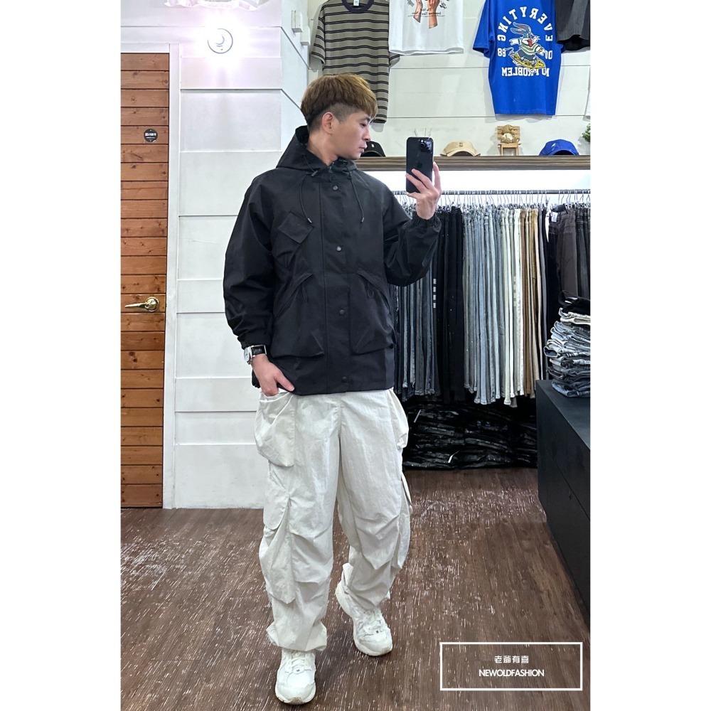 『新品上市』重磅斜口袋釘釦機能外套-黑(NOF23095244)-細節圖3