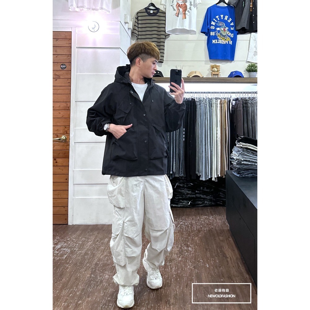 『新品上市』重磅斜口袋釘釦機能外套-黑(NOF23095244)-細節圖7