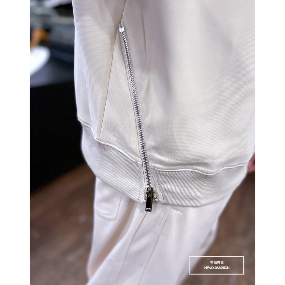 『新品上市』重磅雙斜拉鍊大學T-米(NOF2310C65011)-細節圖5