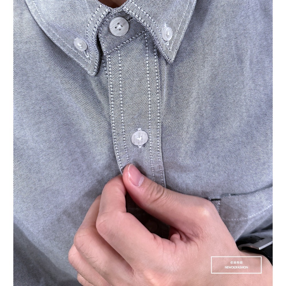 『新品上市』重磅跳色車線口袋襯衫-淺灰(NOF23092311)-細節圖7