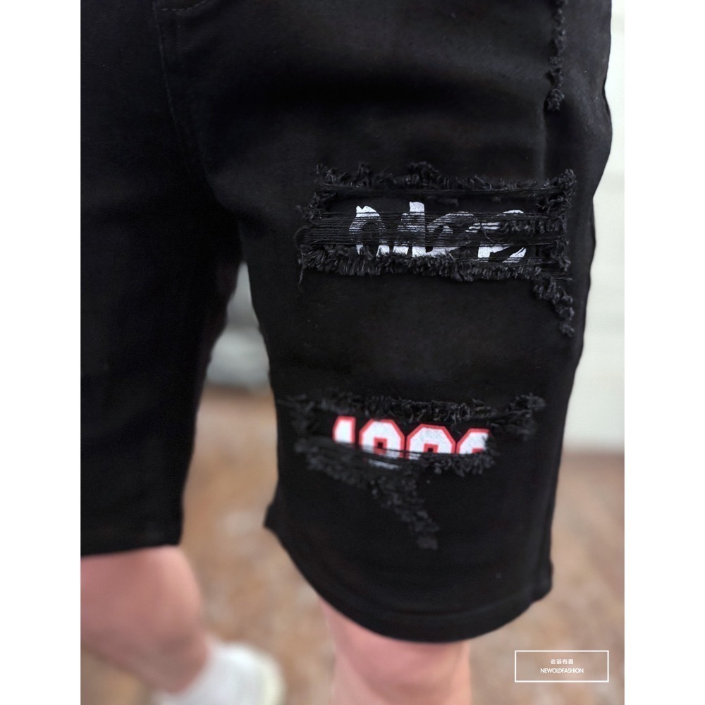 『新品上市』重磅黑紅英字補丁牛仔短褲(NOF2403351)-細節圖5