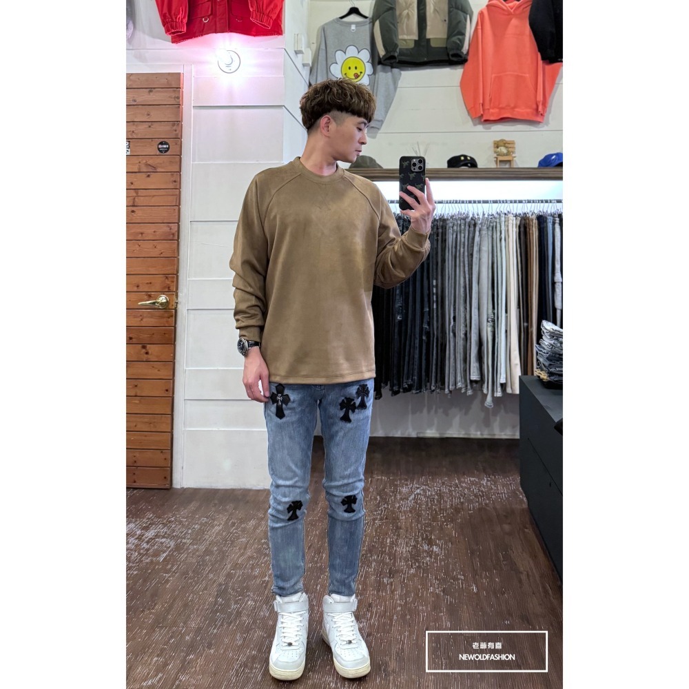 『新品上市』重磅純色三角領絨布大學T-卡其(NOF2309392)-細節圖2