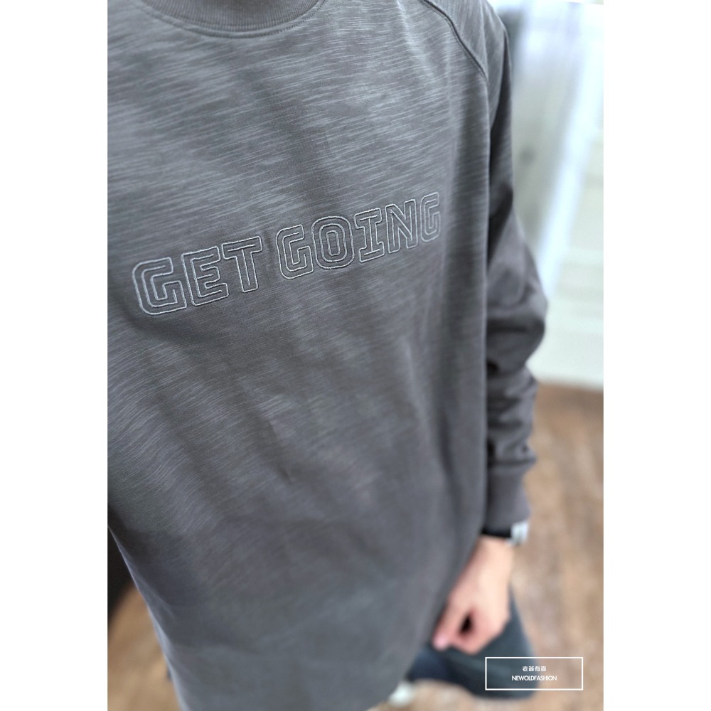 『新品上市』重磅GOING刺繡竹節棉大學T-深灰(NOF2309387)-細節圖6
