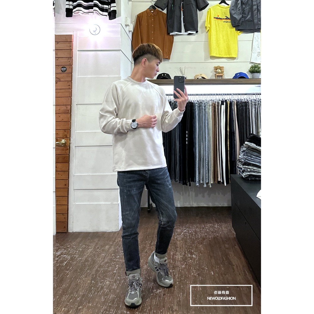 『新品上市』重磅純色三角領絨布大學T-米(NOF2309392)-細節圖3