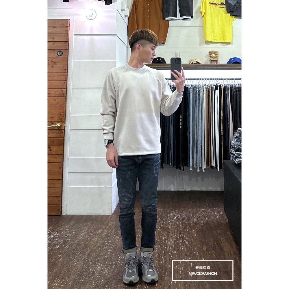 『新品上市』重磅純色三角領絨布大學T-米(NOF2309392)-細節圖6