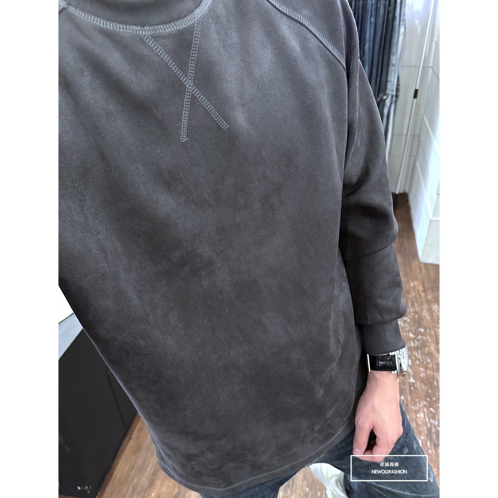『新品上市』重磅純色三角領絨布大學T-深灰(NOF2309392)-細節圖2