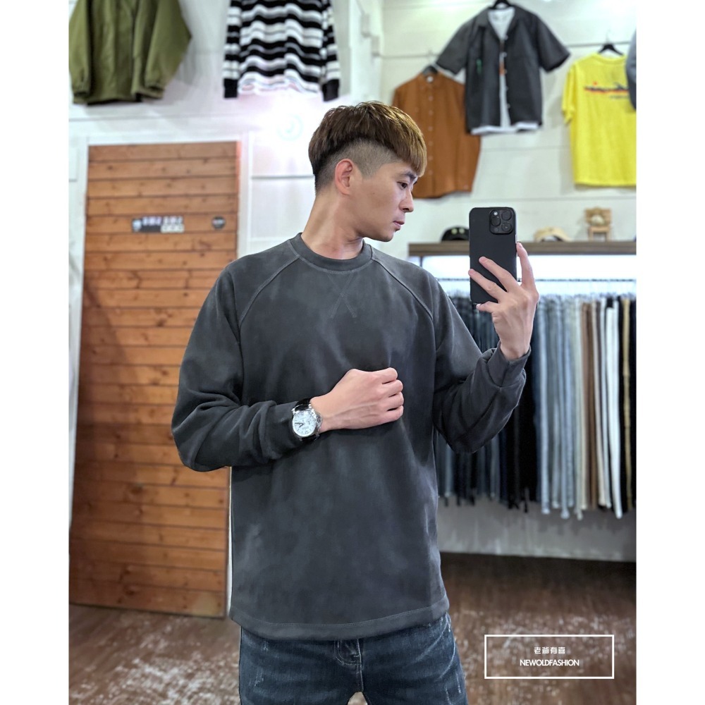 『新品上市』重磅純色三角領絨布大學T-深灰(NOF2309392)-細節圖6