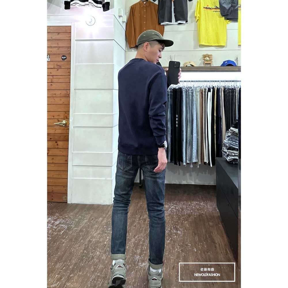 『新品上市』重磅SMILING刺繡大學T-深藍(NOF2309382)-細節圖3