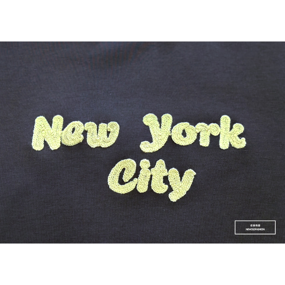 『新品上市』重磅NEW YORK刺繡大學T-深灰(NOF2309381)-細節圖3