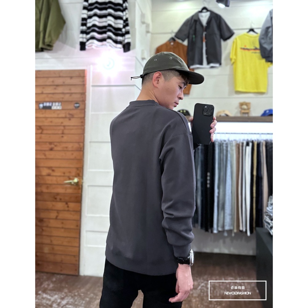 『新品上市』重磅NEW YORK刺繡大學T-深灰(NOF2309381)-細節圖4