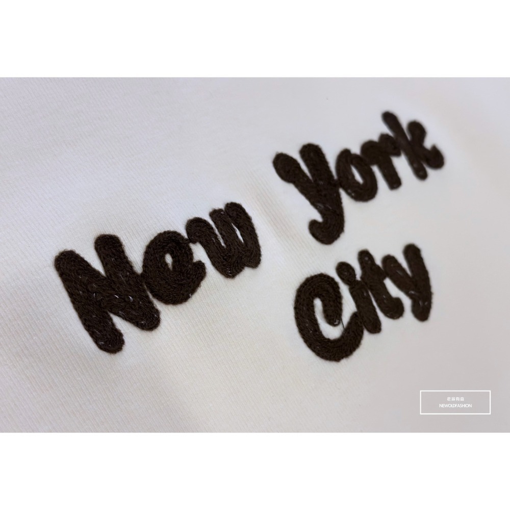 『新品上市』重磅NEW YORK刺繡大學T-米(NOF2309381)-細節圖4