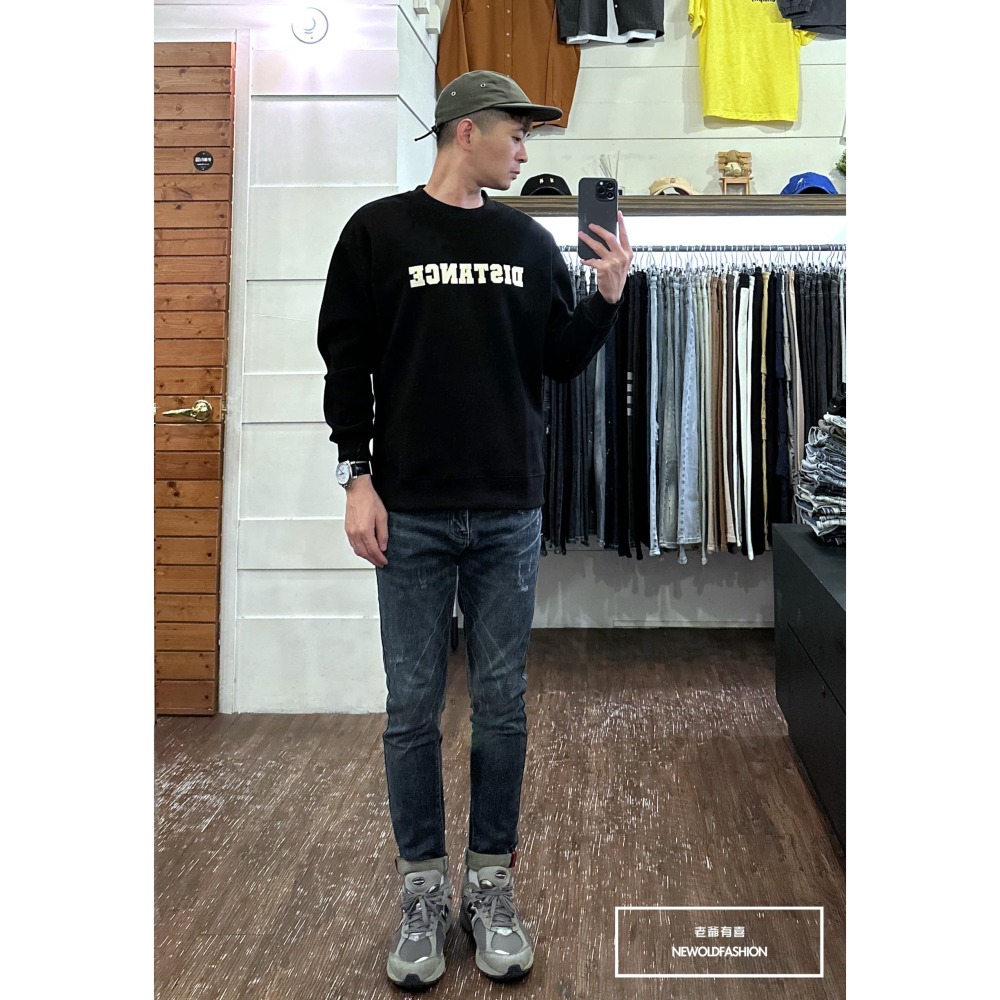 『新品上市』重磅DISTANCE字母大學T-黑(NOF2309395)-細節圖3