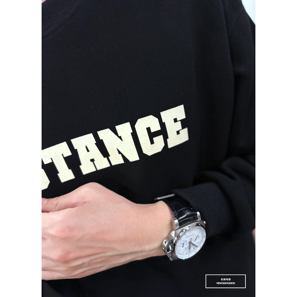 『新品上市』重磅DISTANCE字母大學T-黑(NOF2309395)-細節圖4