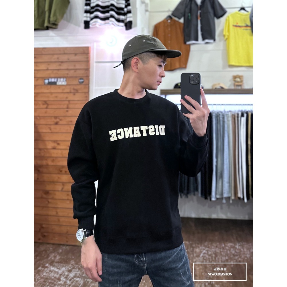 『新品上市』重磅DISTANCE字母大學T-黑(NOF2309395)-細節圖7