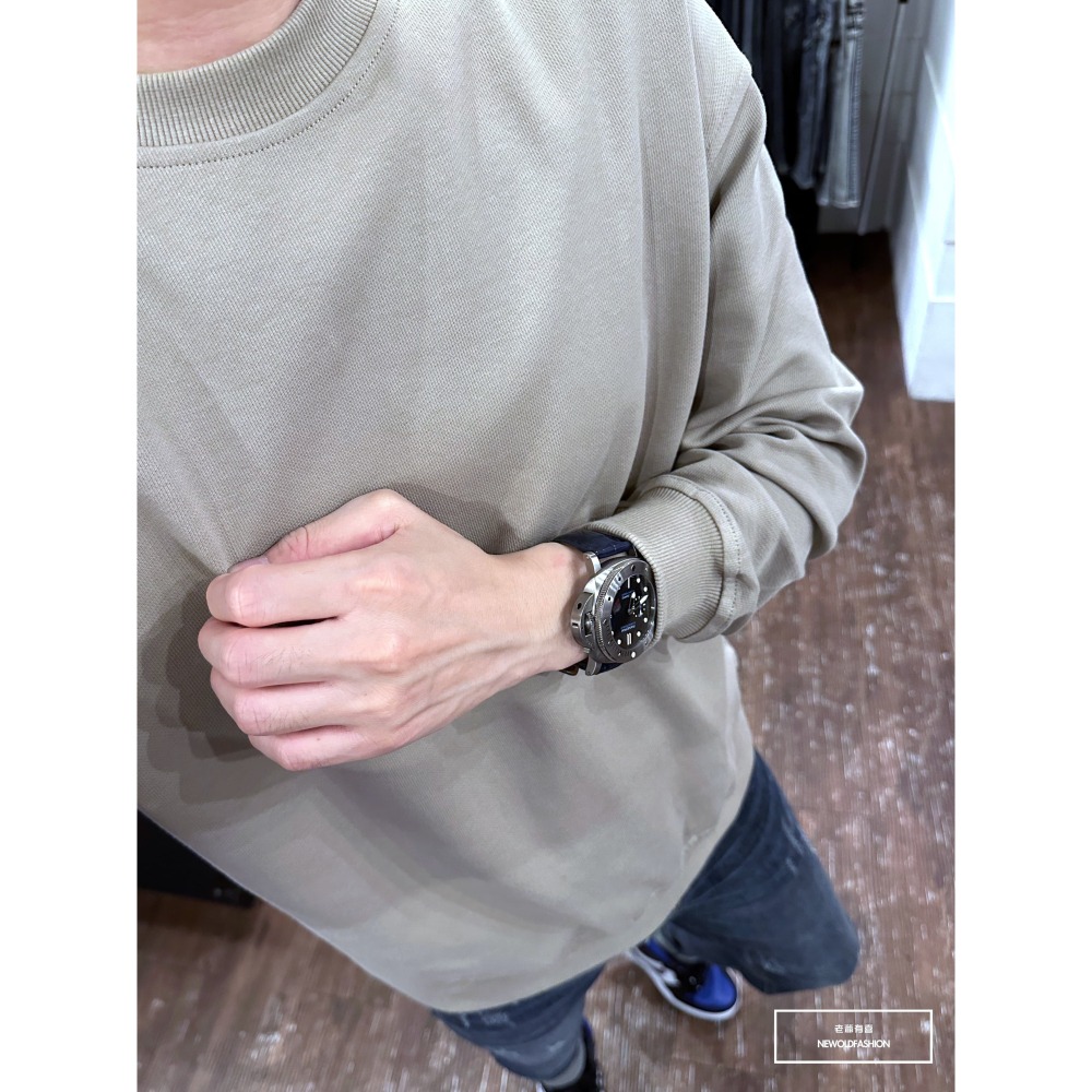 『新品上市』重磅簡約素色圓領大學T-卡其(NOF2309B5510)-細節圖4