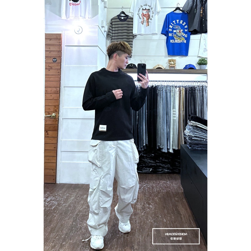 『新品上市』重磅Serebat白標大學T-黑(NOF2309B2230)-細節圖3