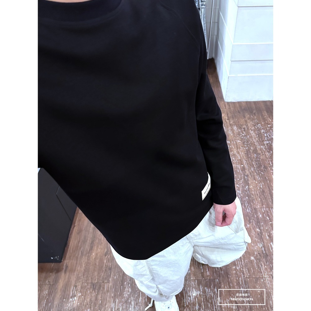 『新品上市』重磅Serebat白標大學T-黑(NOF2309B2230)-細節圖5