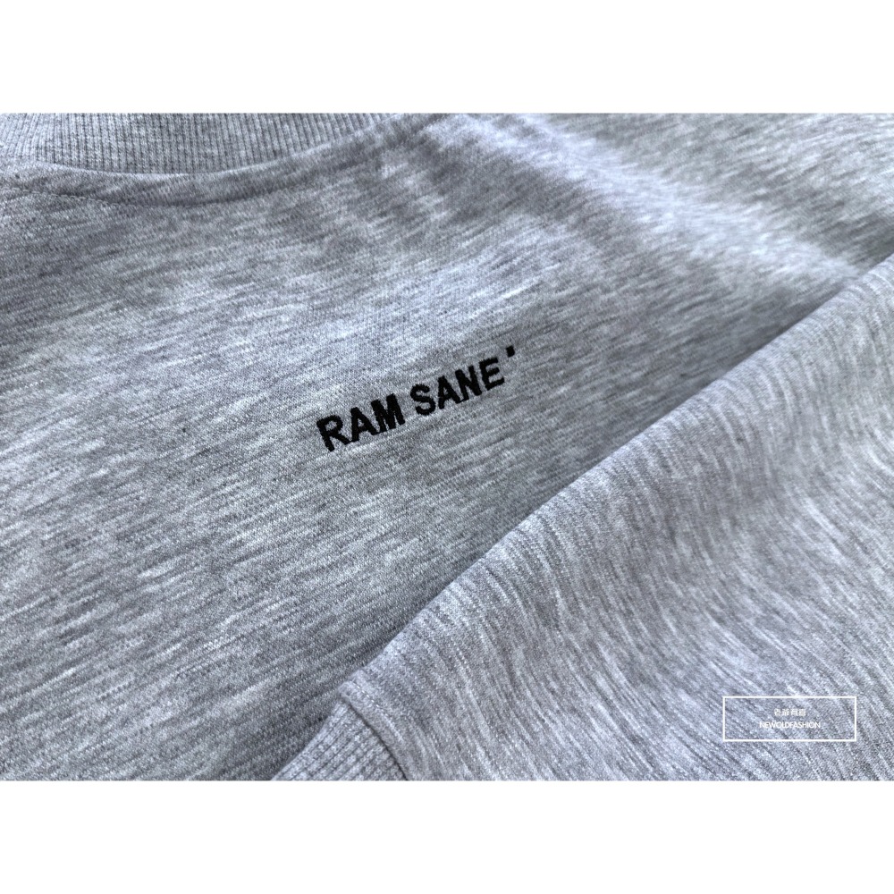 『新品上市』重磅RAM刺繡白標大學T-灰(NOF2309B5534)-細節圖2