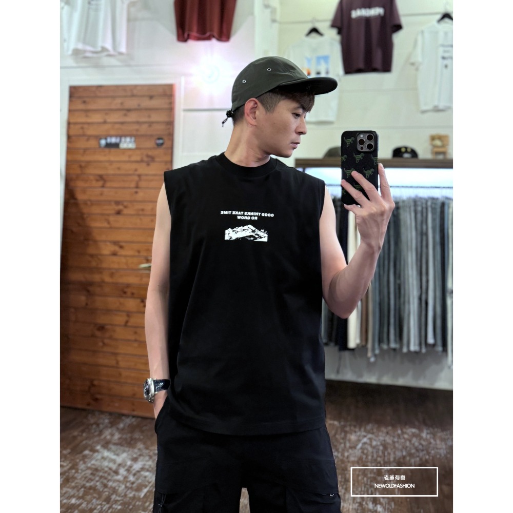 『新品上市』重磅山脈標語棉質背心(NOF2405S8008)-黑-細節圖2