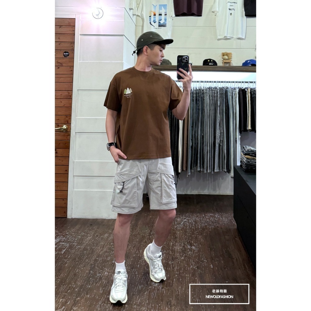 『新品上市』重磅Moreids刺繡小山短T(NOF2405S5003)-咖-細節圖2